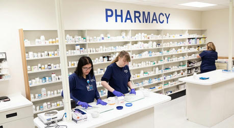 Behind the Counter: What You Should Know About Becoming a Pharmacy Technician in the U.S.